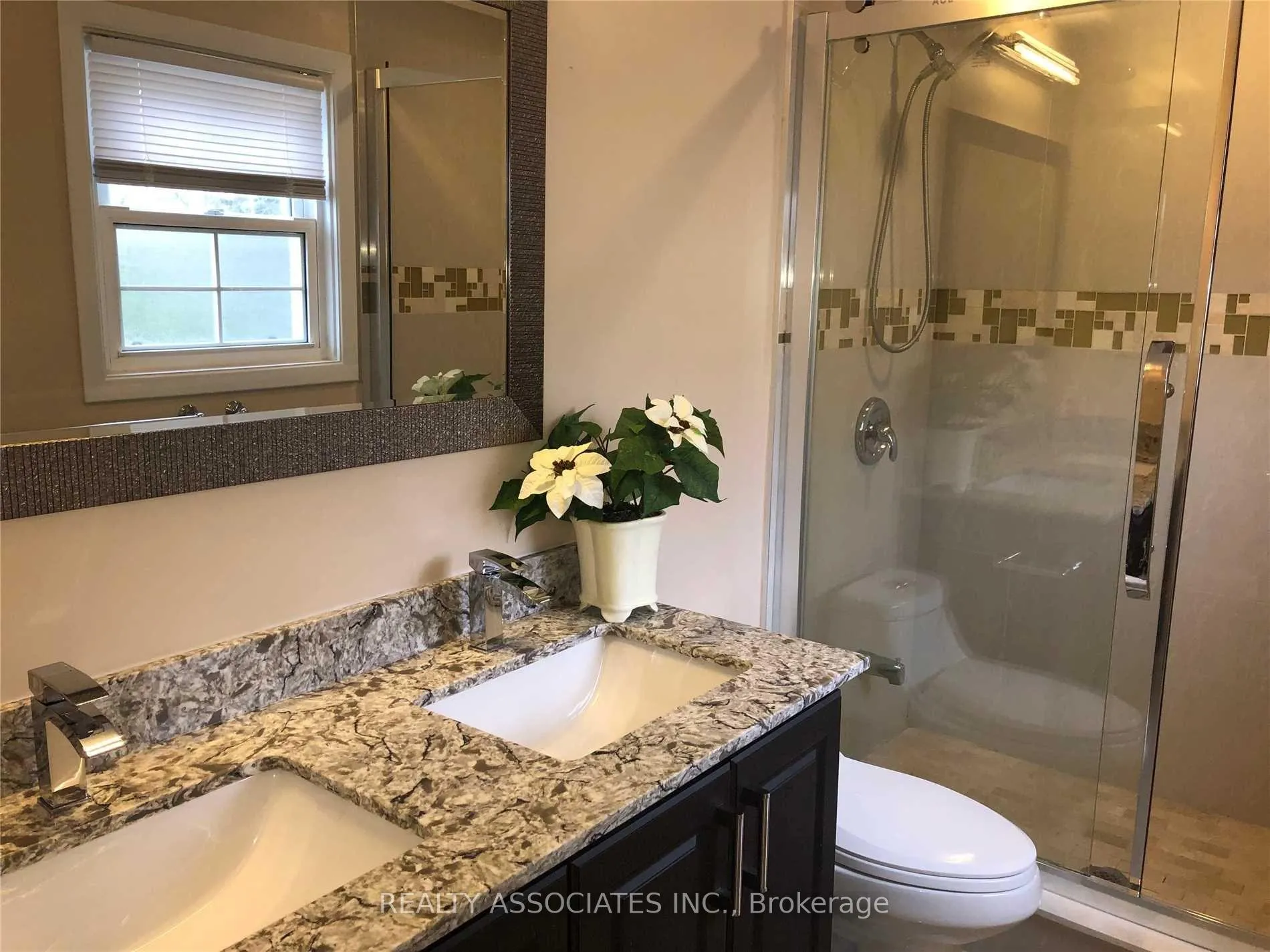 Photo 4 of 32 Almond Avenue, Markham, Grandview — HOMEH