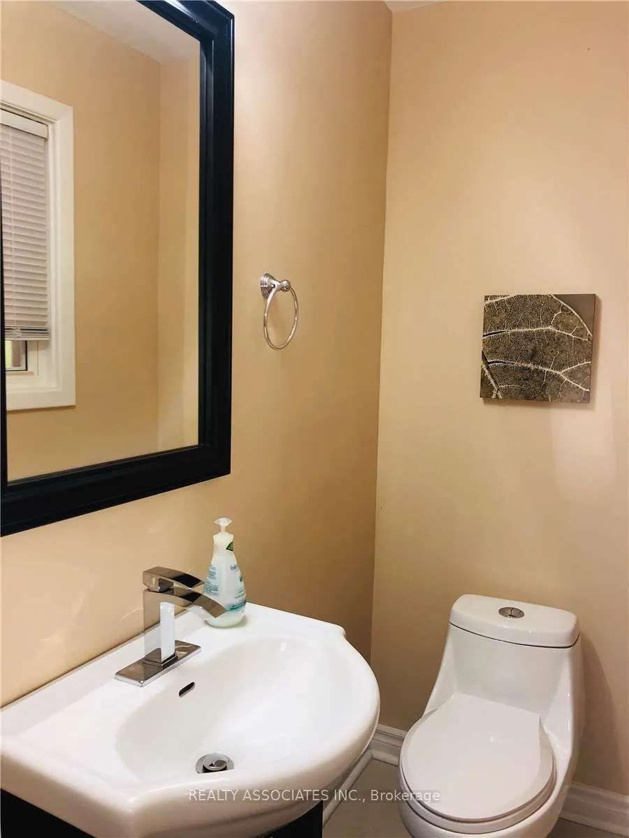 Photo 5 of 32 Almond Avenue, Markham, Grandview — HOMEH