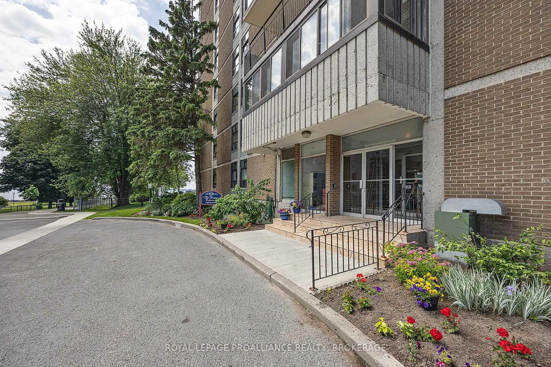 Photo 3 of Unit 903, 2 Mowat Avenue, Kingston, Central City West — HOMEH