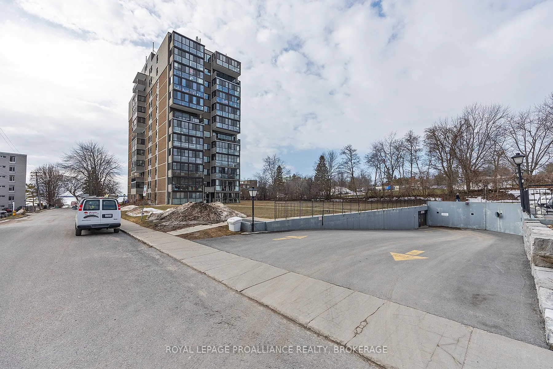 Photo 46 of Unit 903, 2 Mowat Avenue, Kingston, Central City West — HOMEH