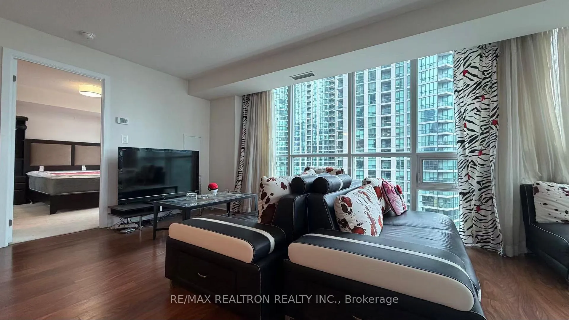 Photo 4 of Unit 1508, 33 Bay Street, Toronto, Waterfront Communities — HOMEH