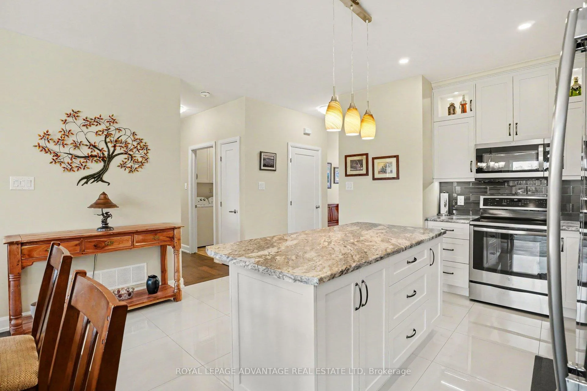 Photo 13 of 23 Senators Gate Drive, Perth — HOMEH