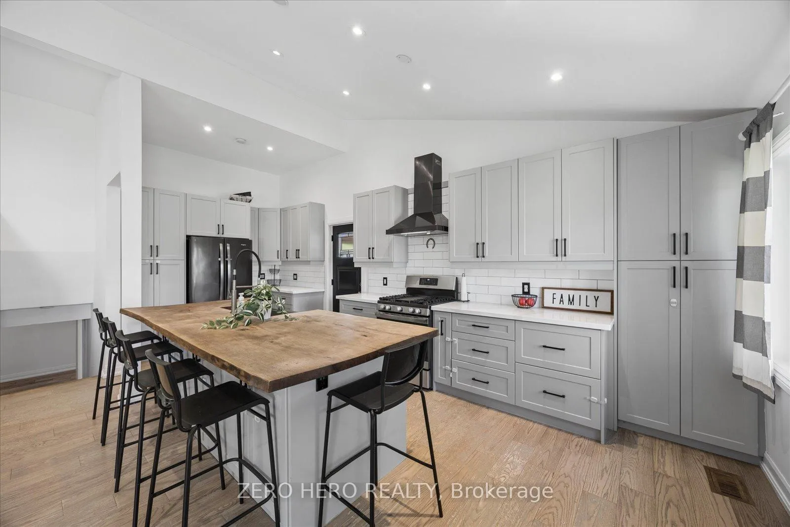 Photo 8 of 91 Benleigh Drive, Scarborough, Woburn — HOMEH