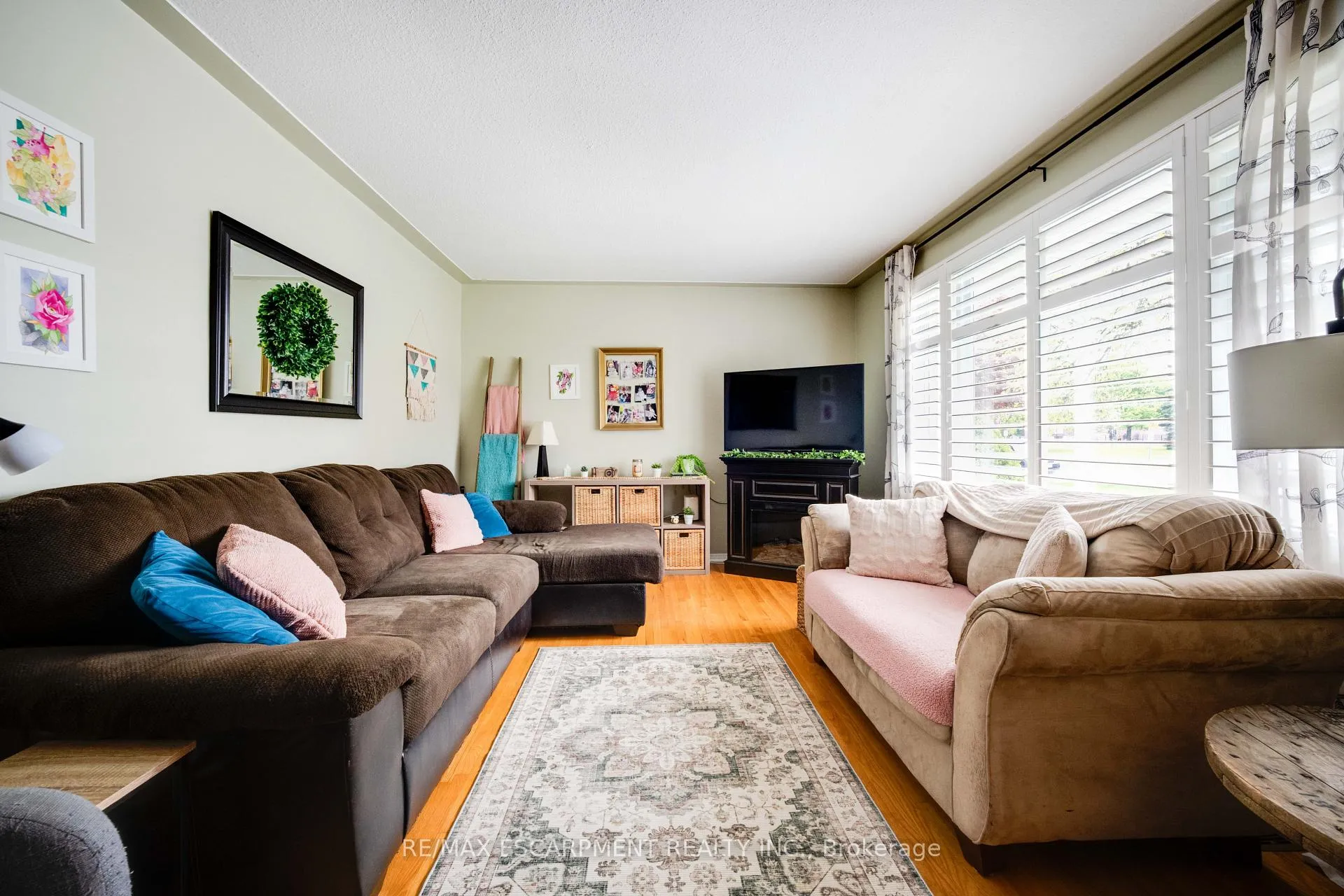 Photo 4 of 50 Ellenson Drive, Brantford — HOMEH