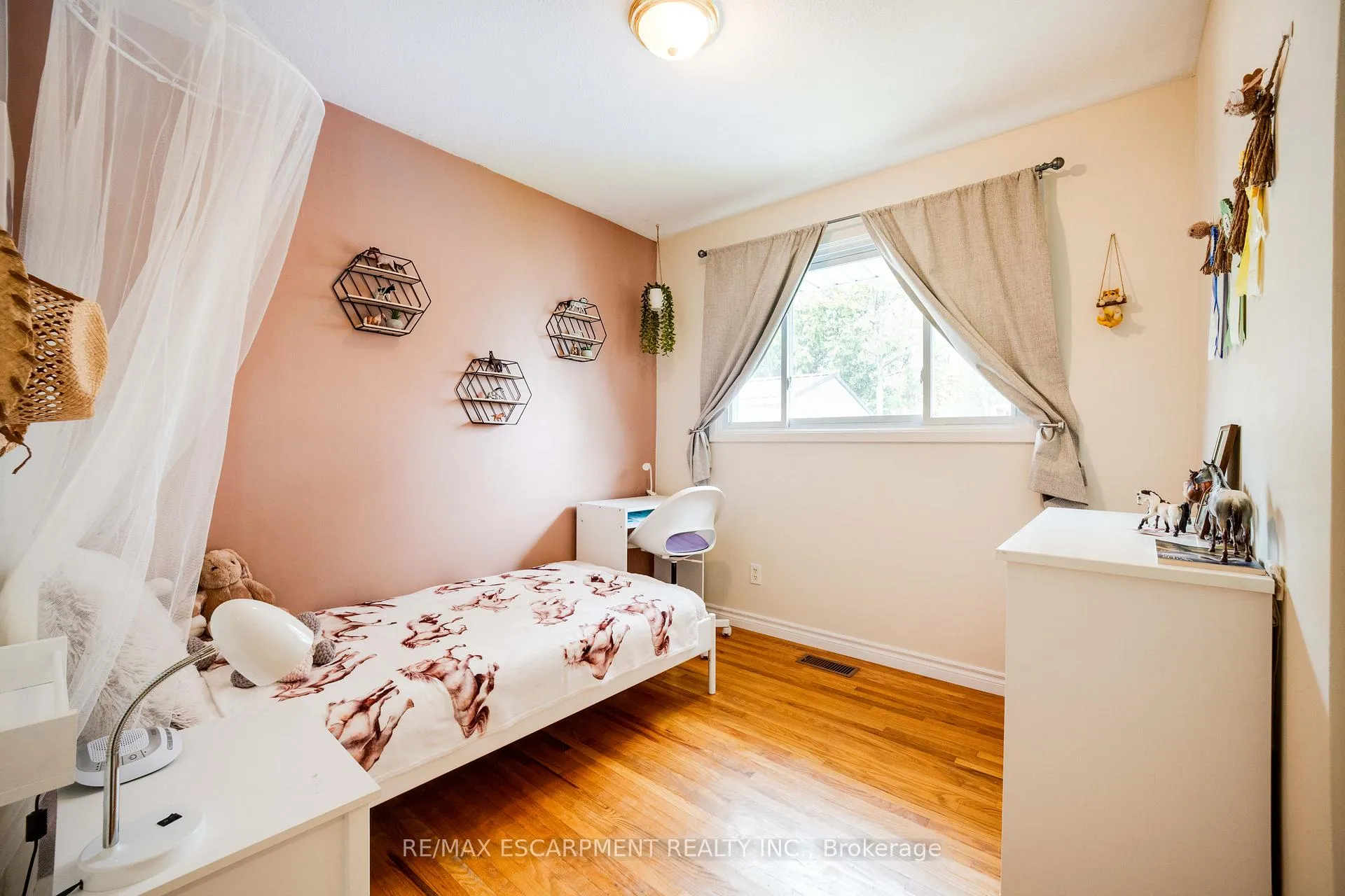 Photo 12 of 50 Ellenson Drive, Brantford — HOMEH
