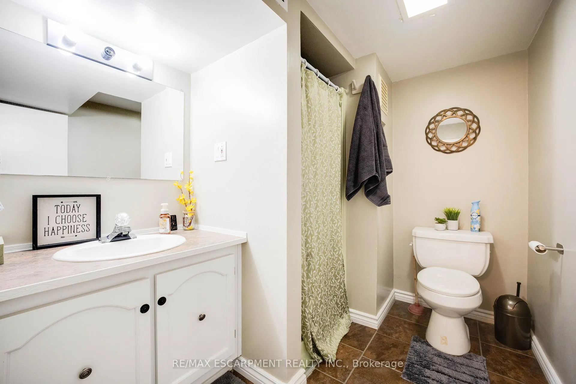 Photo 15 of 50 Ellenson Drive, Brantford — HOMEH