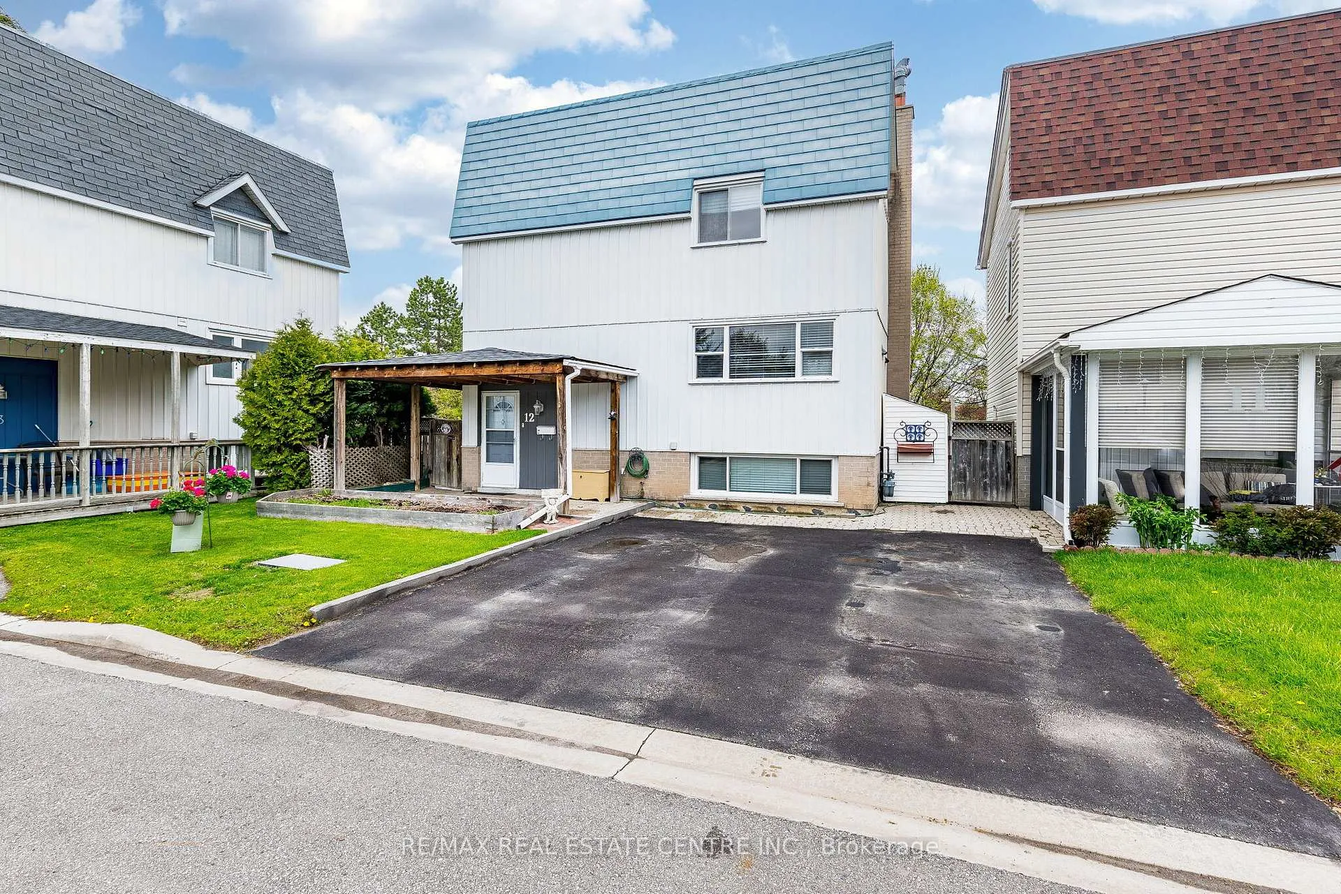Photo 1 of 12 Homer Square, Brampton, Central Park — HOMEH