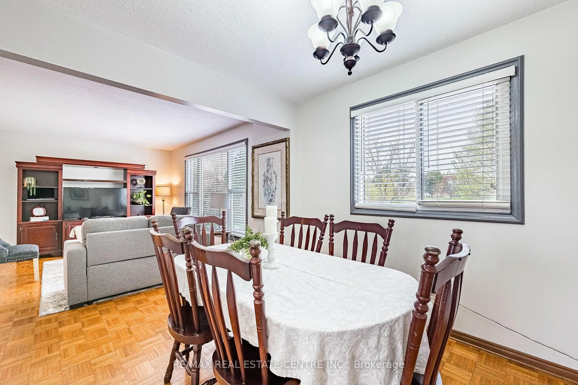 Photo 11 of 12 Homer Square, Brampton, Central Park — HOMEH