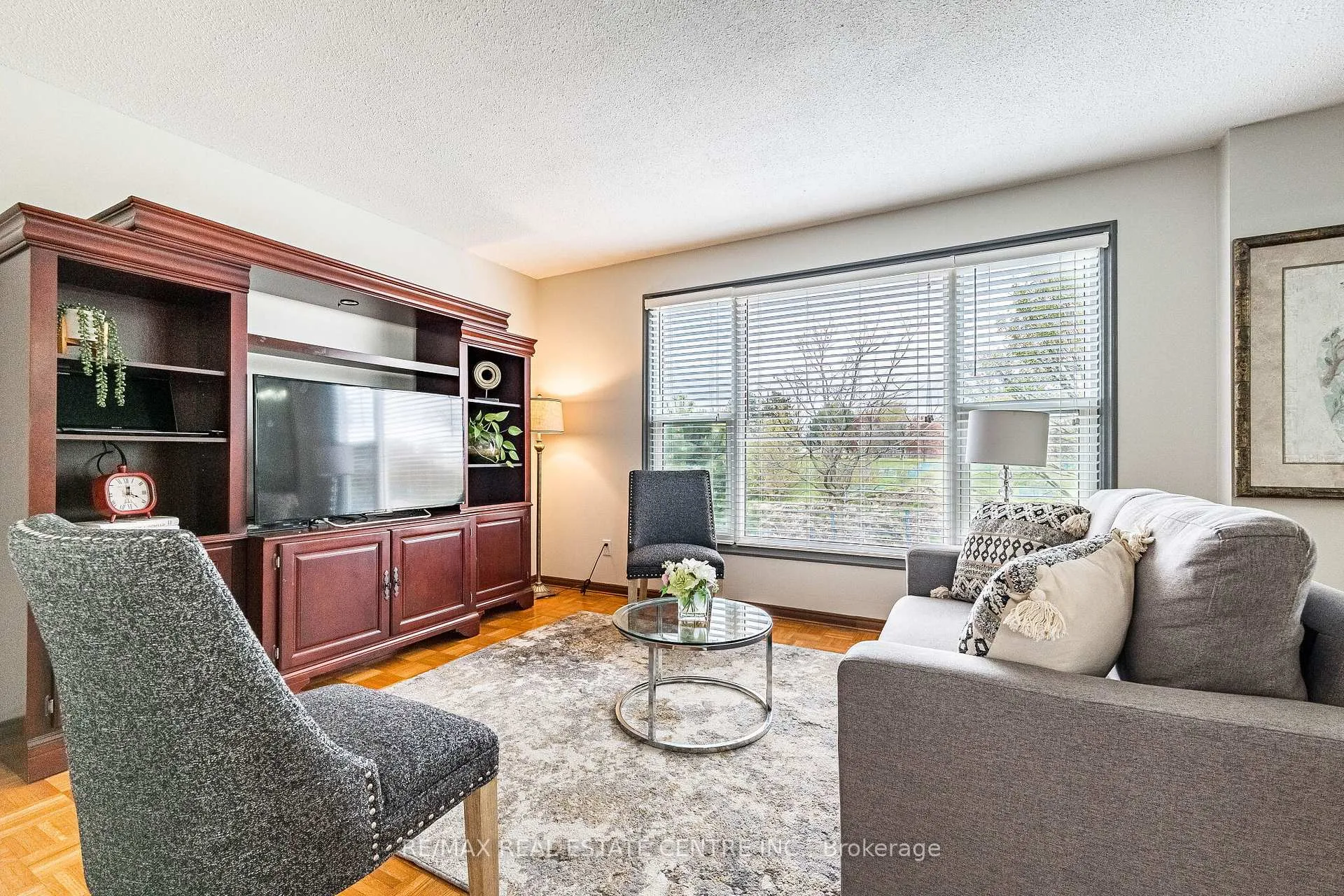 Photo 14 of 12 Homer Square, Brampton, Central Park — HOMEH