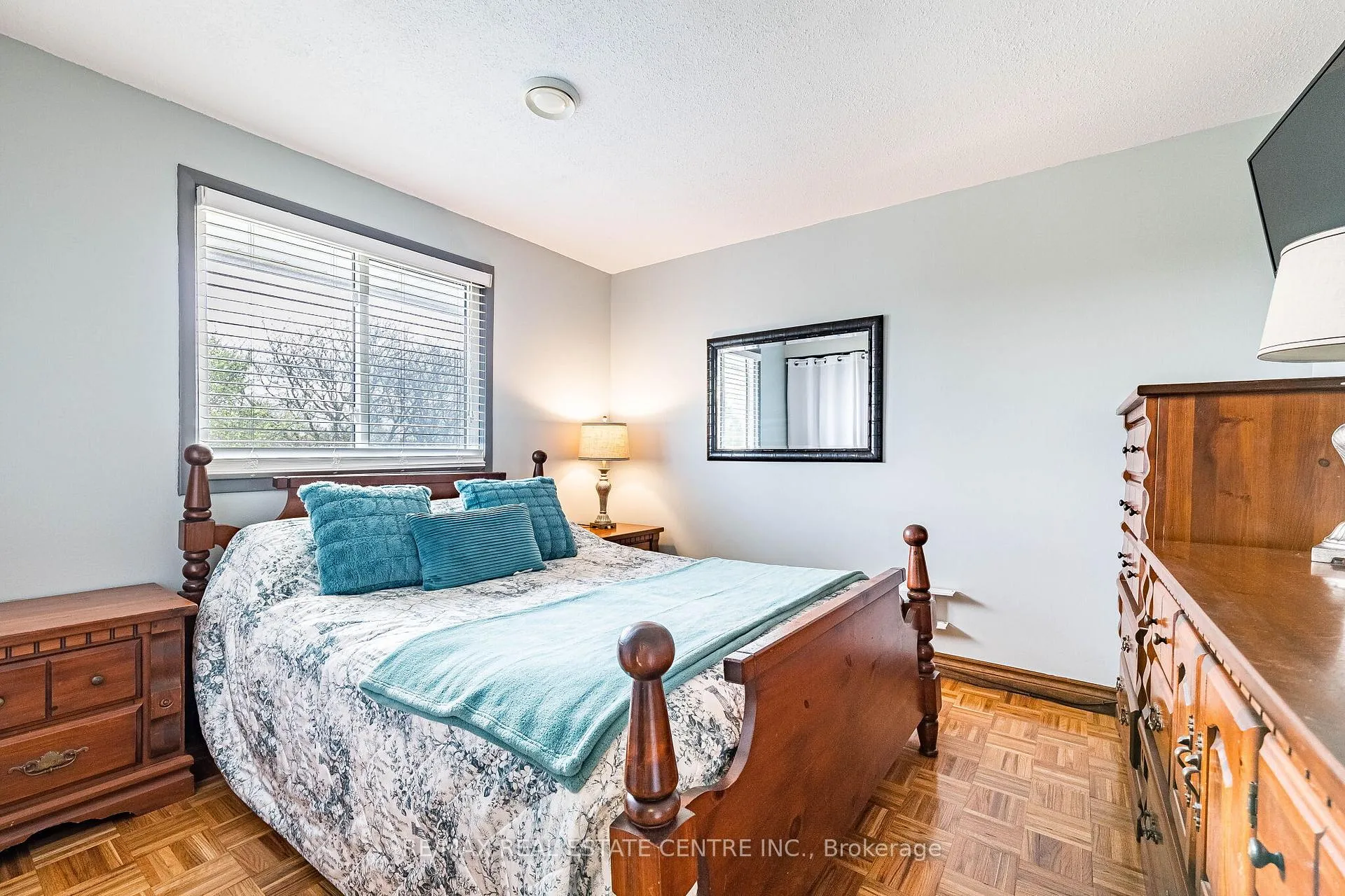 Photo 18 of 12 Homer Square, Brampton, Central Park — HOMEH