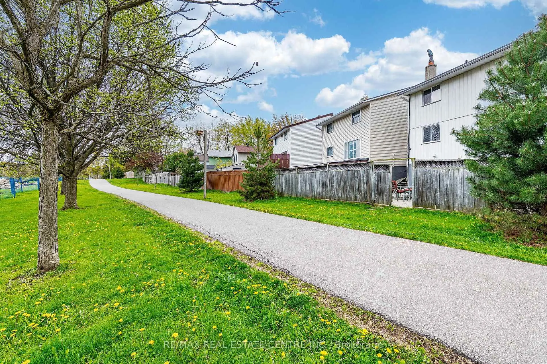 Photo 36 of 12 Homer Square, Brampton, Central Park — HOMEH