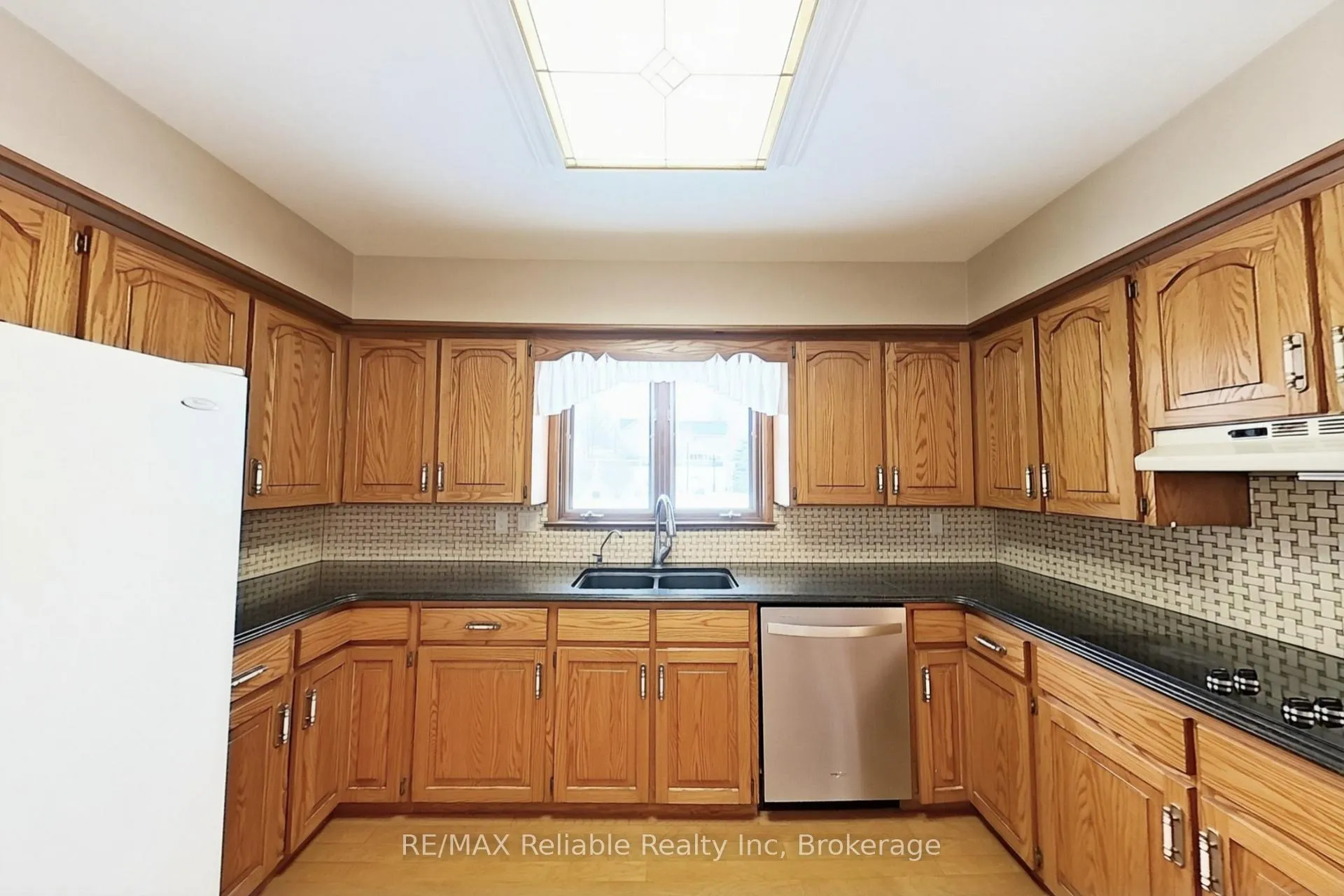 Photo 9 of 67 Rattenbury Street W, Central Huron, Clinton — HOMEH