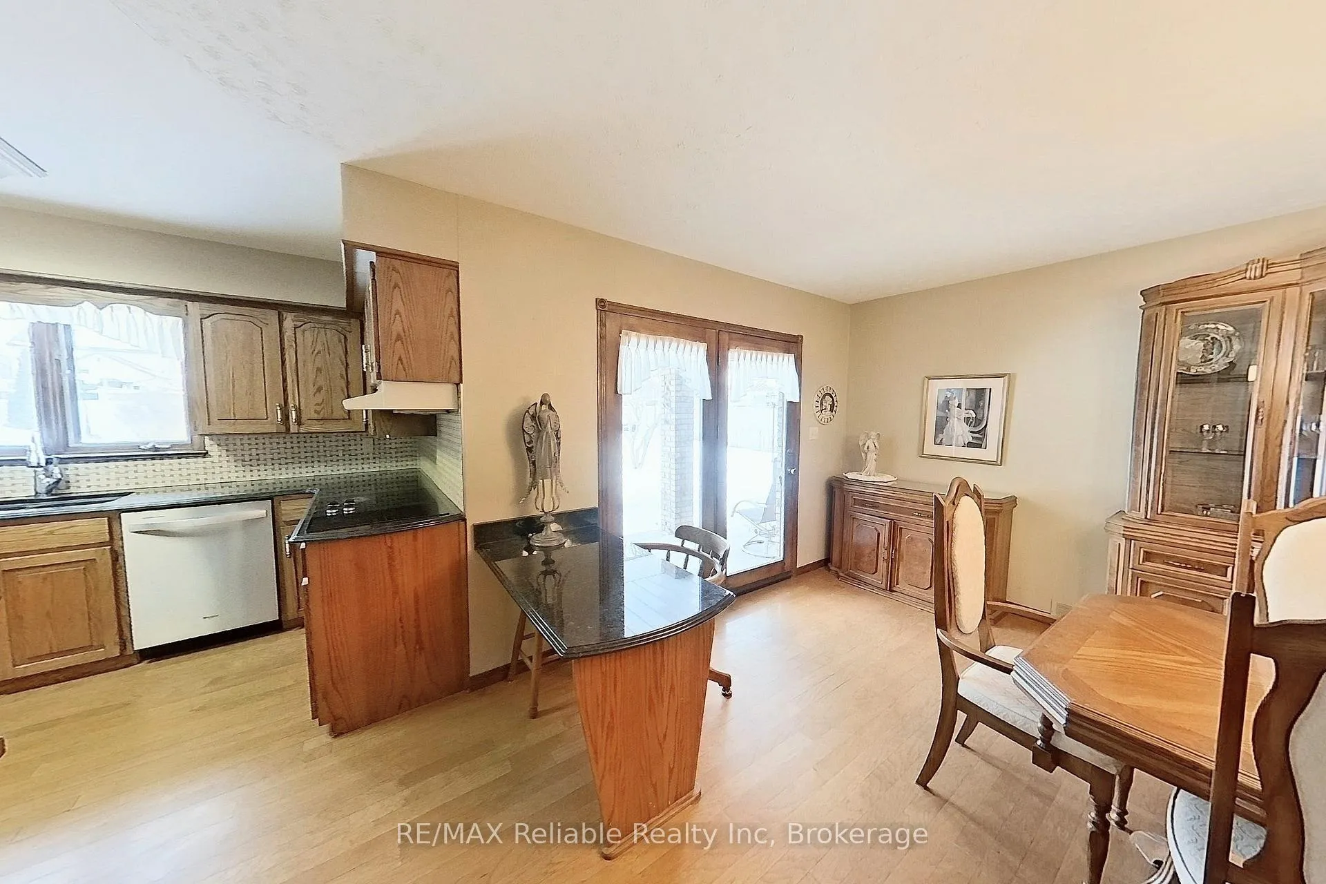 Photo 10 of 67 Rattenbury Street W, Central Huron, Clinton — HOMEH