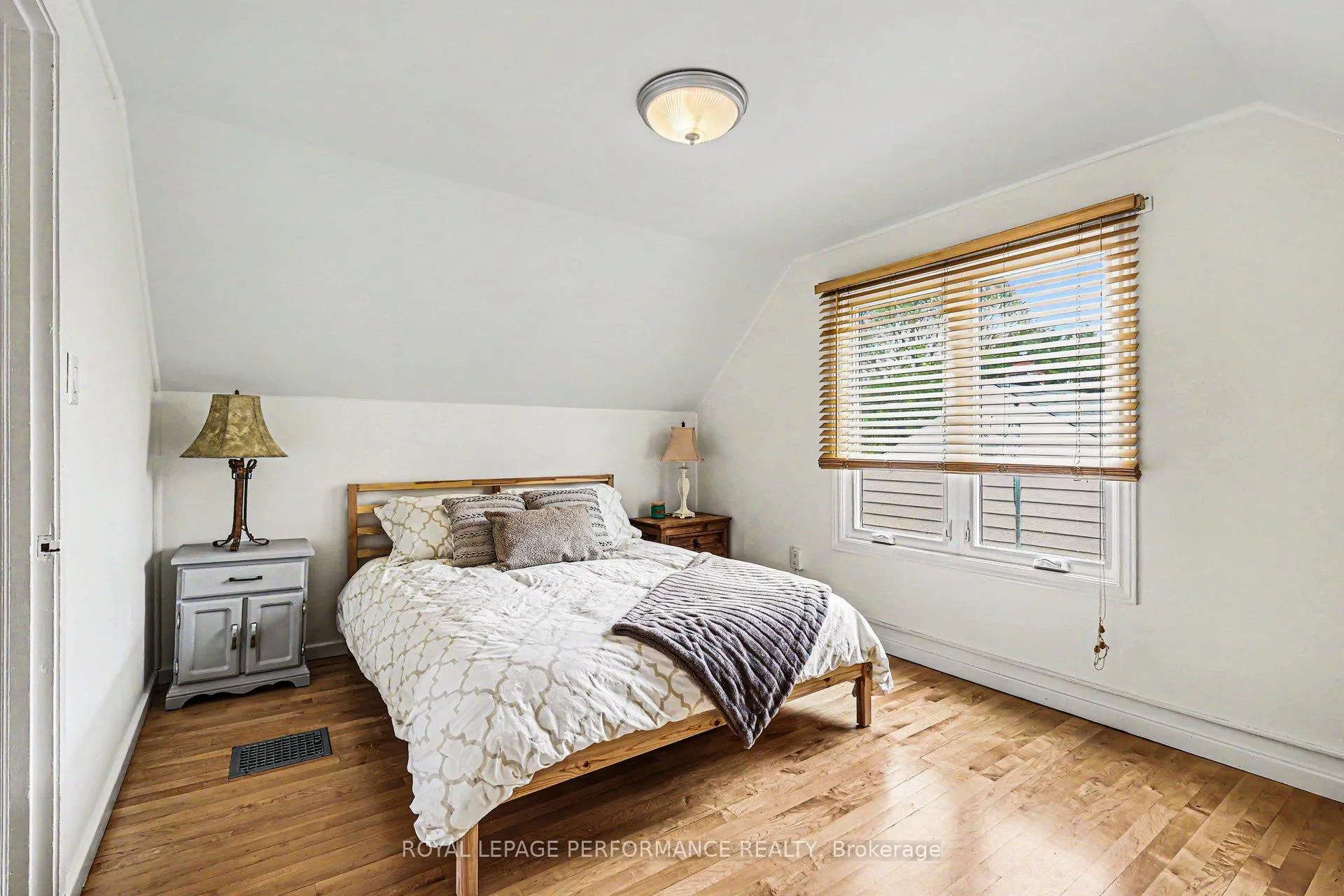 Photo 12 of 5 Marshall Avenue, Ottawa, Carlington — HOMEH
