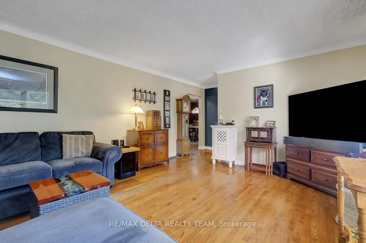 Photo 4 of 1079 Laporte Street, Ottawa, Beacon Hill South — HOMEH