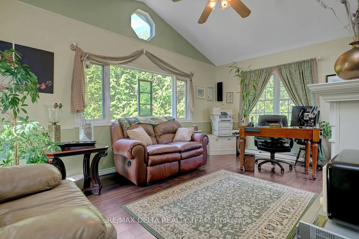 Photo 8 of 1079 Laporte Street, Ottawa, Beacon Hill South — HOMEH