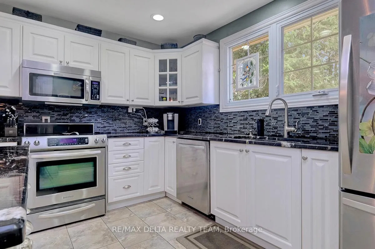 Photo 12 of 1079 Laporte Street, Ottawa, Beacon Hill South — HOMEH