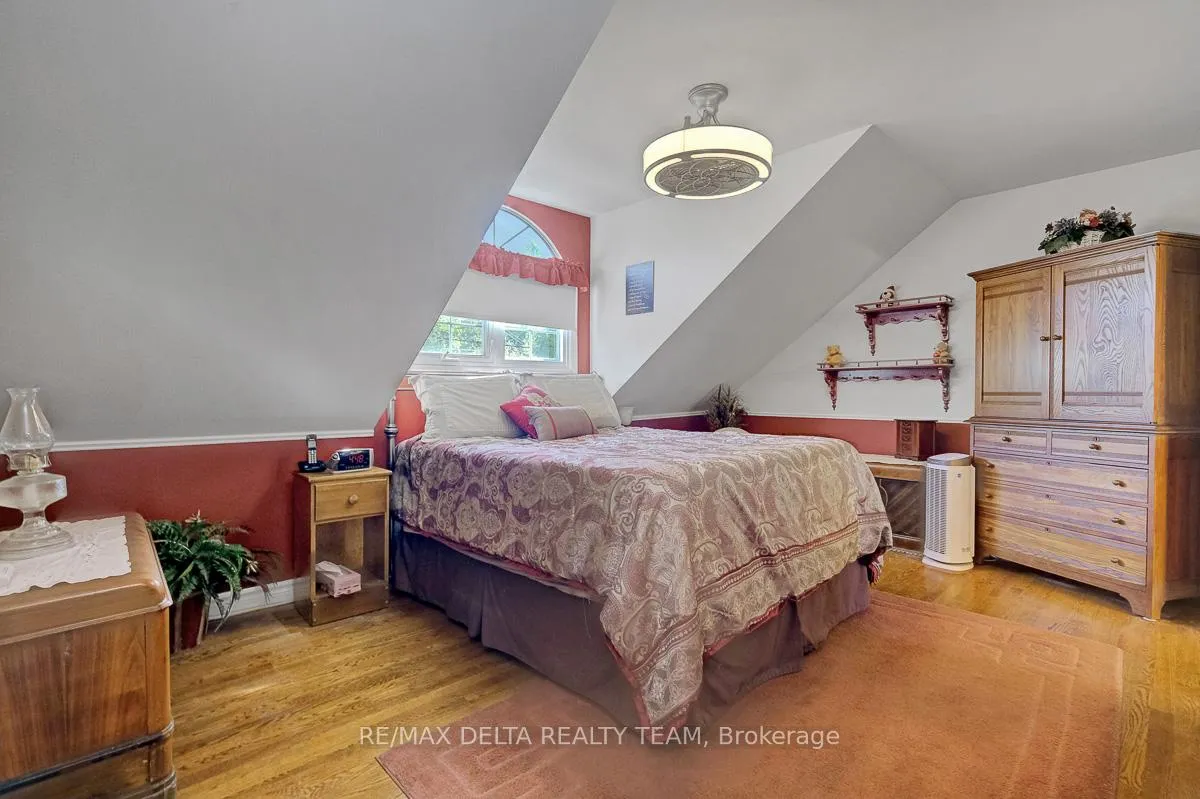 Photo 17 of 1079 Laporte Street, Ottawa, Beacon Hill South — HOMEH