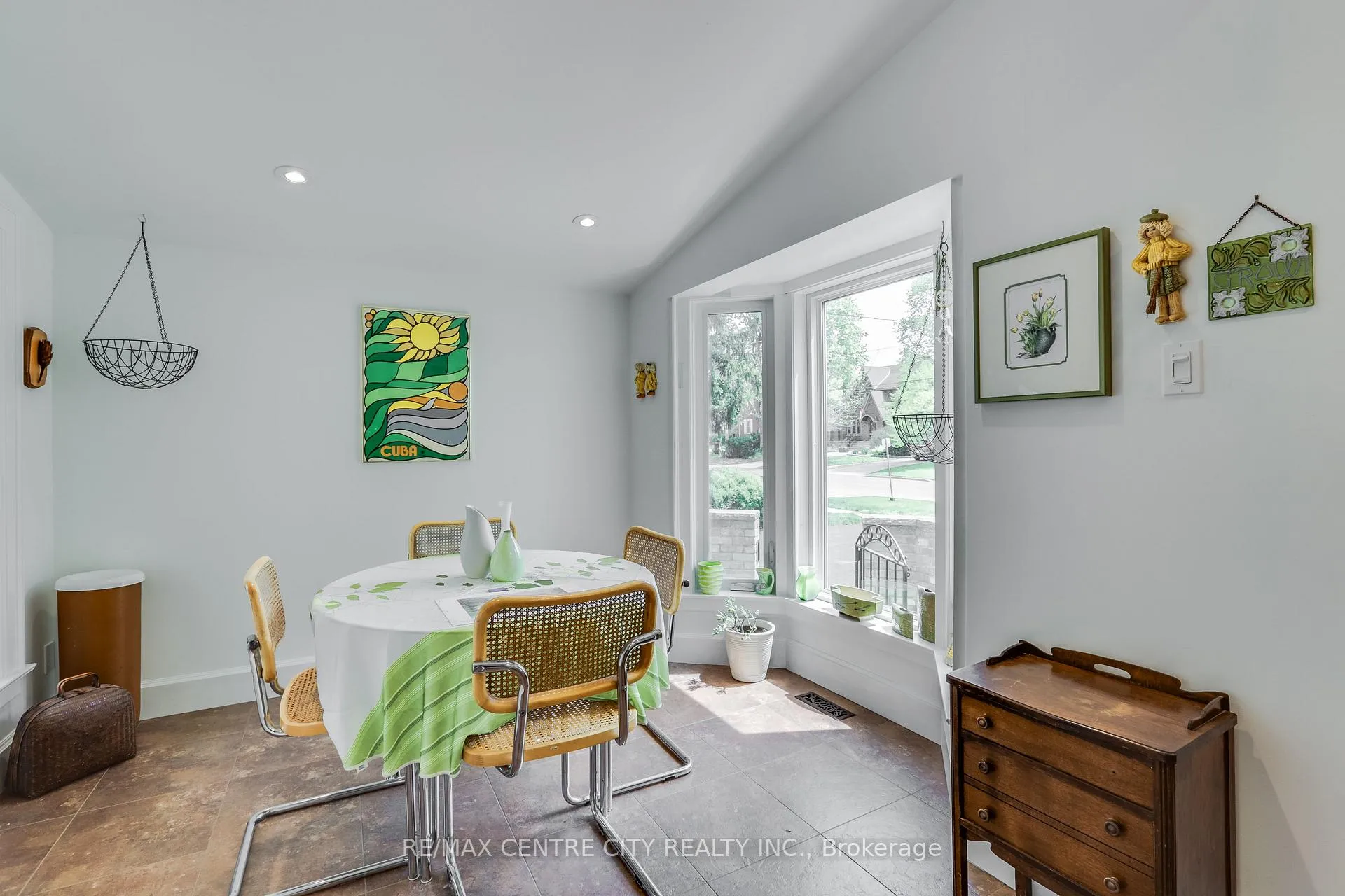 Photo 19 of 1008 Waterloo Street, London, East B — HOMEH