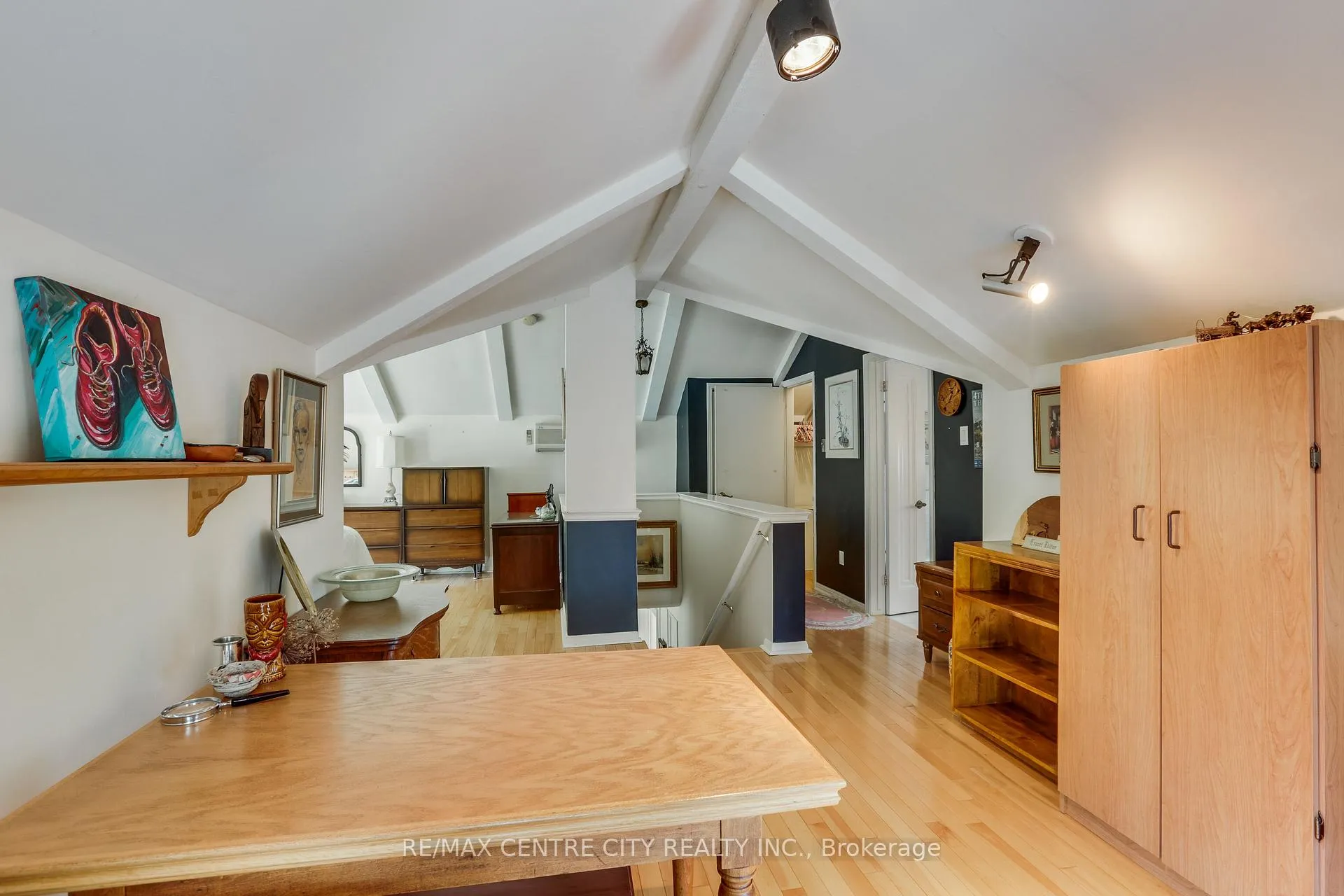 Photo 26 of 1008 Waterloo Street, London, East B — HOMEH