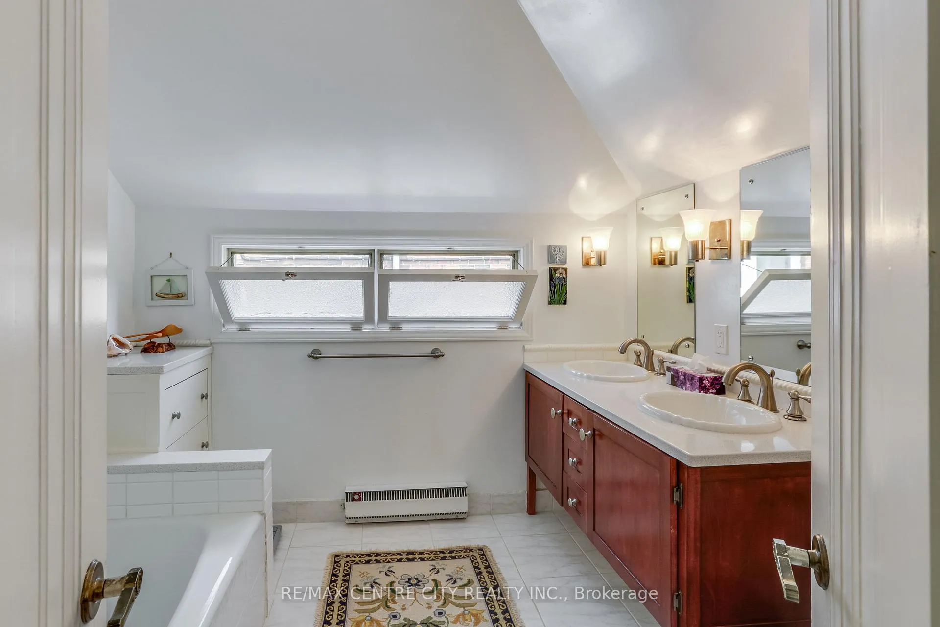 Photo 27 of 1008 Waterloo Street, London, East B — HOMEH