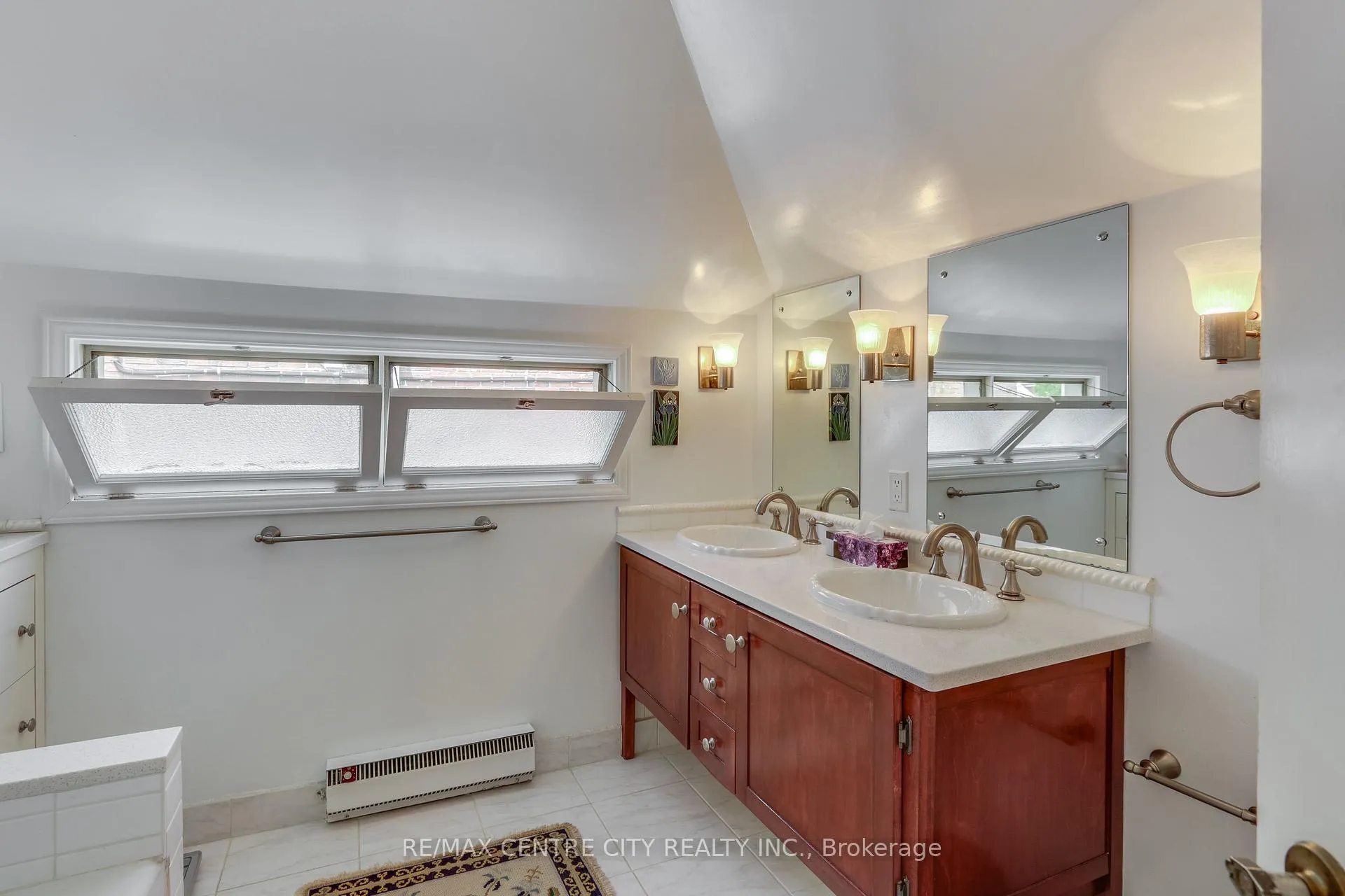 Photo 28 of 1008 Waterloo Street, London, East B — HOMEH