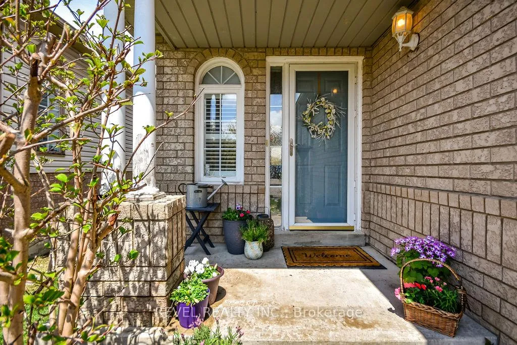 Photo 2 of 36 Athabaska Road, Barrie, Holly — HOMEH