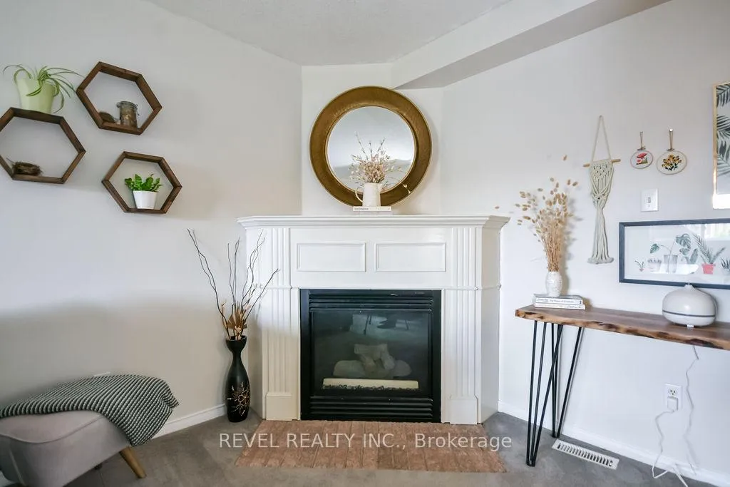 Photo 4 of 36 Athabaska Road, Barrie, Holly — HOMEH