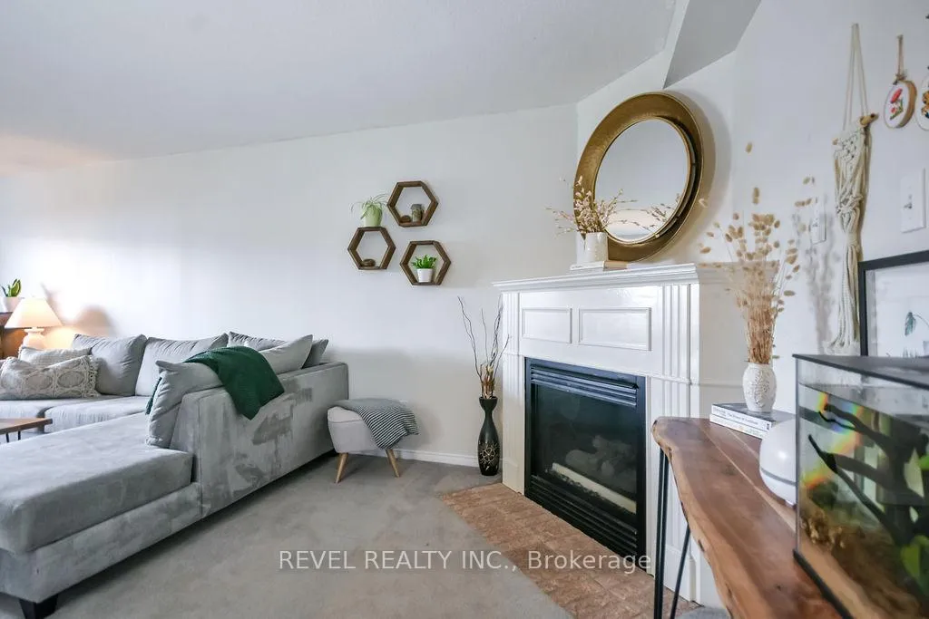 Photo 5 of 36 Athabaska Road, Barrie, Holly — HOMEH
