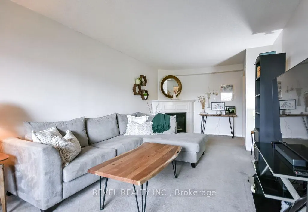 Photo 6 of 36 Athabaska Road, Barrie, Holly — HOMEH
