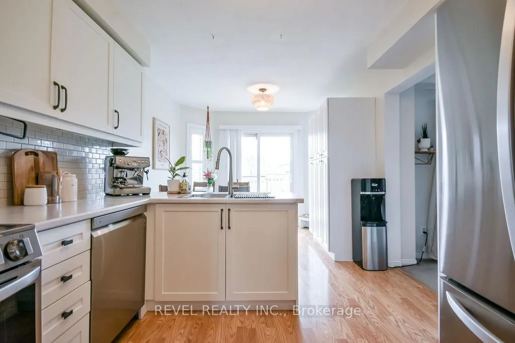 Photo 9 of 36 Athabaska Road, Barrie, Holly — HOMEH