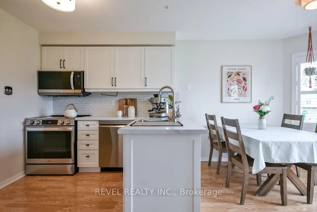 Photo 10 of 36 Athabaska Road, Barrie, Holly — HOMEH
