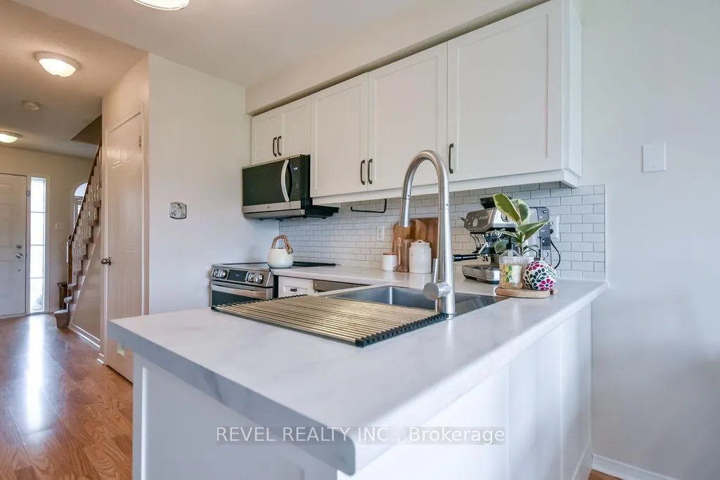 Photo 13 of 36 Athabaska Road, Barrie, Holly — HOMEH