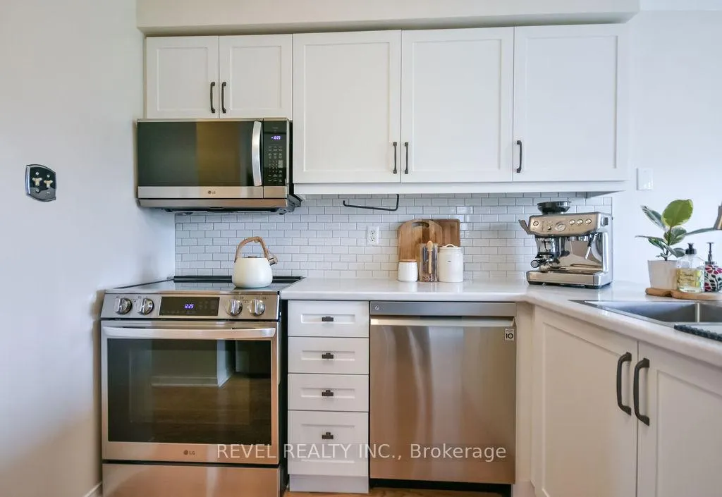 Photo 14 of 36 Athabaska Road, Barrie, Holly — HOMEH