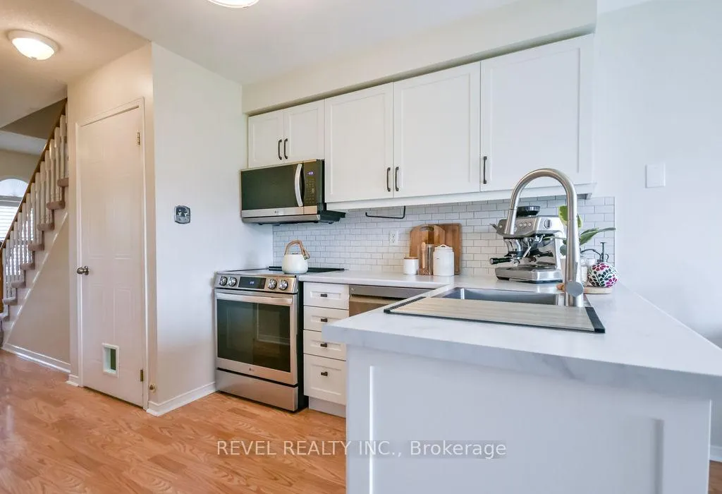 Photo 15 of 36 Athabaska Road, Barrie, Holly — HOMEH
