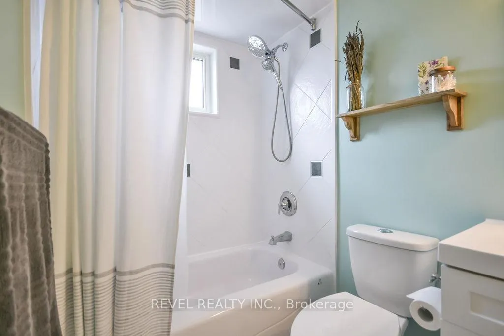 Photo 23 of 36 Athabaska Road, Barrie, Holly — HOMEH