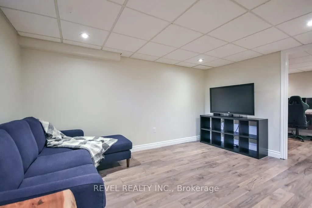 Photo 32 of 36 Athabaska Road, Barrie, Holly — HOMEH