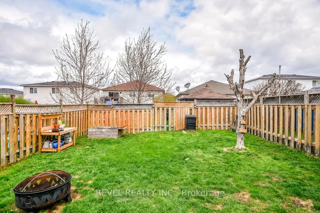 Photo 39 of 36 Athabaska Road, Barrie, Holly — HOMEH