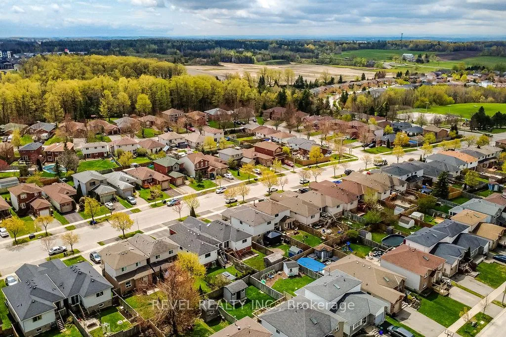 Photo 42 of 36 Athabaska Road, Barrie, Holly — HOMEH