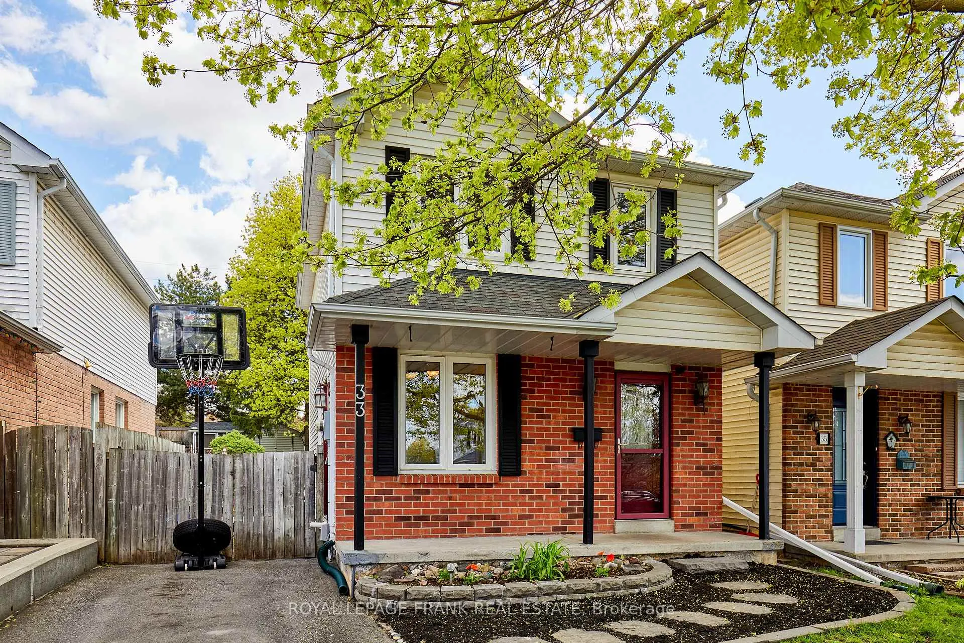 Photo 2 of 33 Overbank Drive, Oshawa, McLaughlin — HOMEH