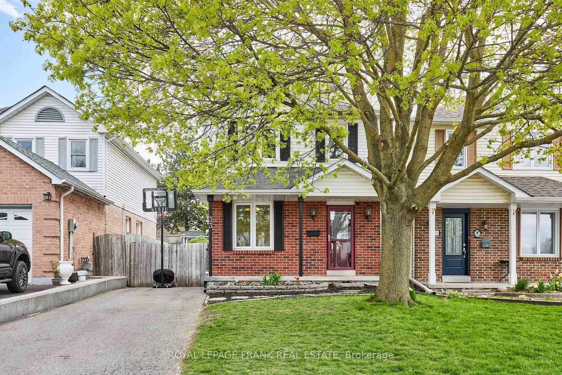 Photo 3 of 33 Overbank Drive, Oshawa, McLaughlin — HOMEH