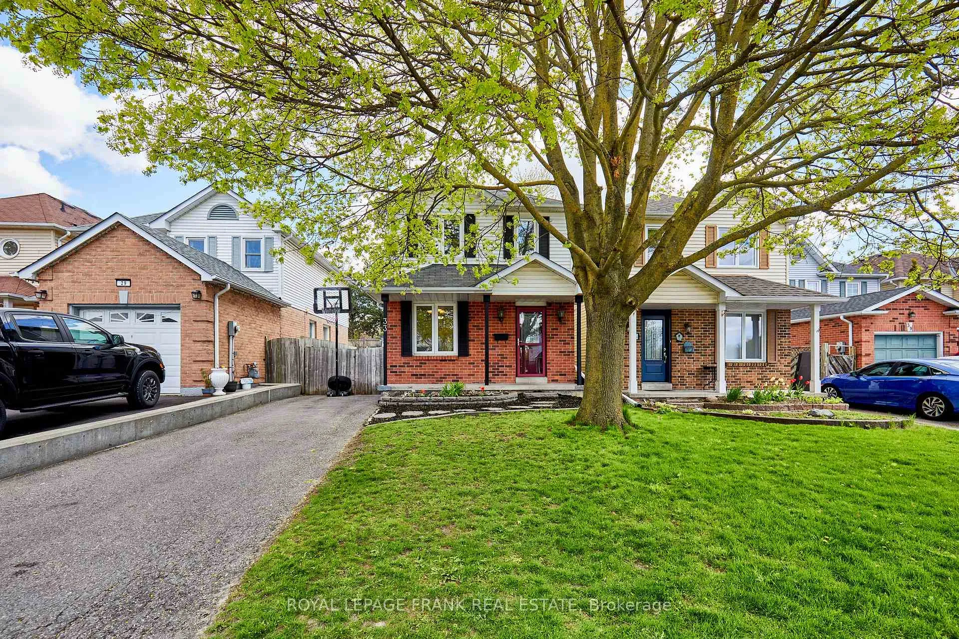 Photo 4 of 33 Overbank Drive, Oshawa, McLaughlin — HOMEH