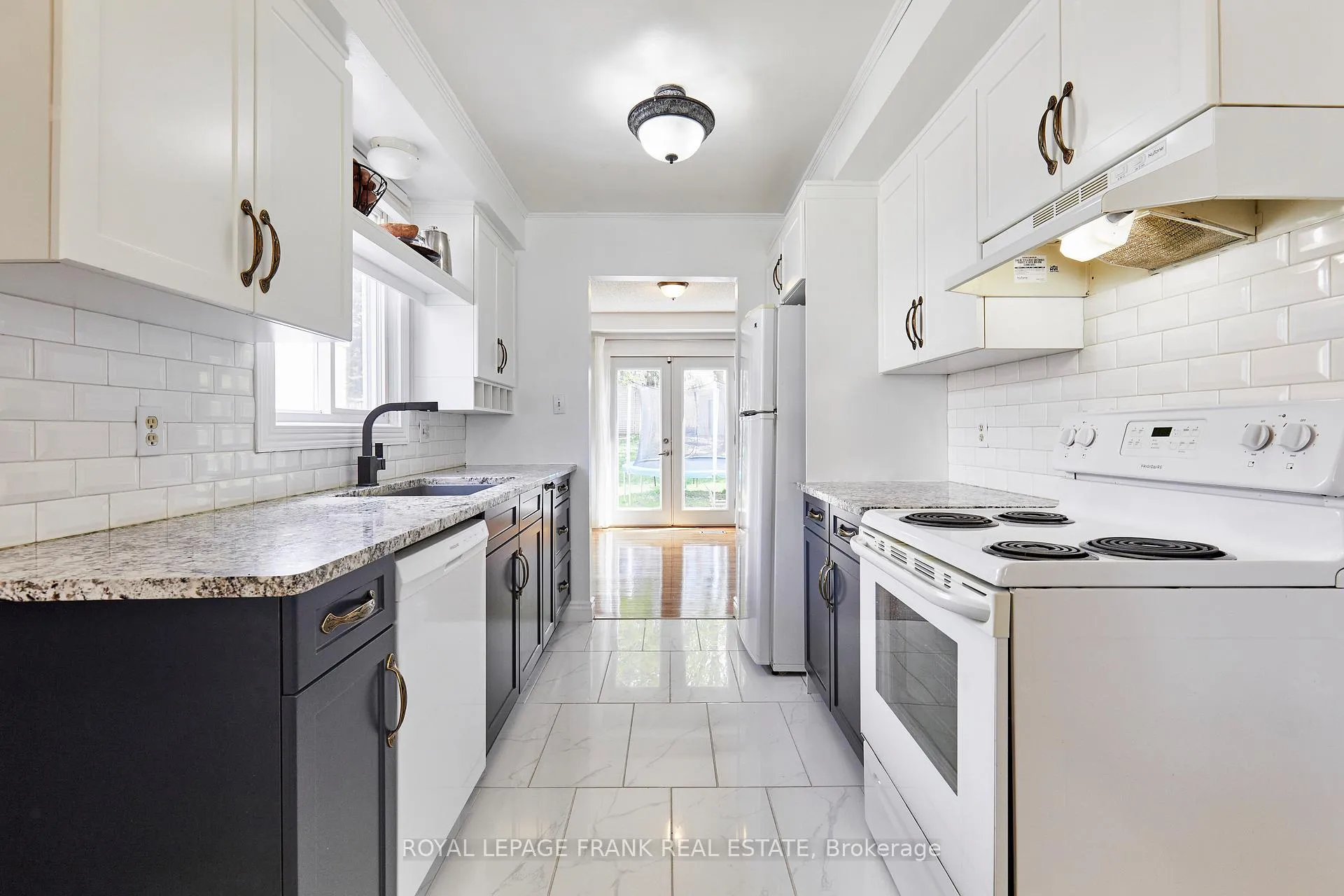 Photo 7 of 33 Overbank Drive, Oshawa, McLaughlin — HOMEH