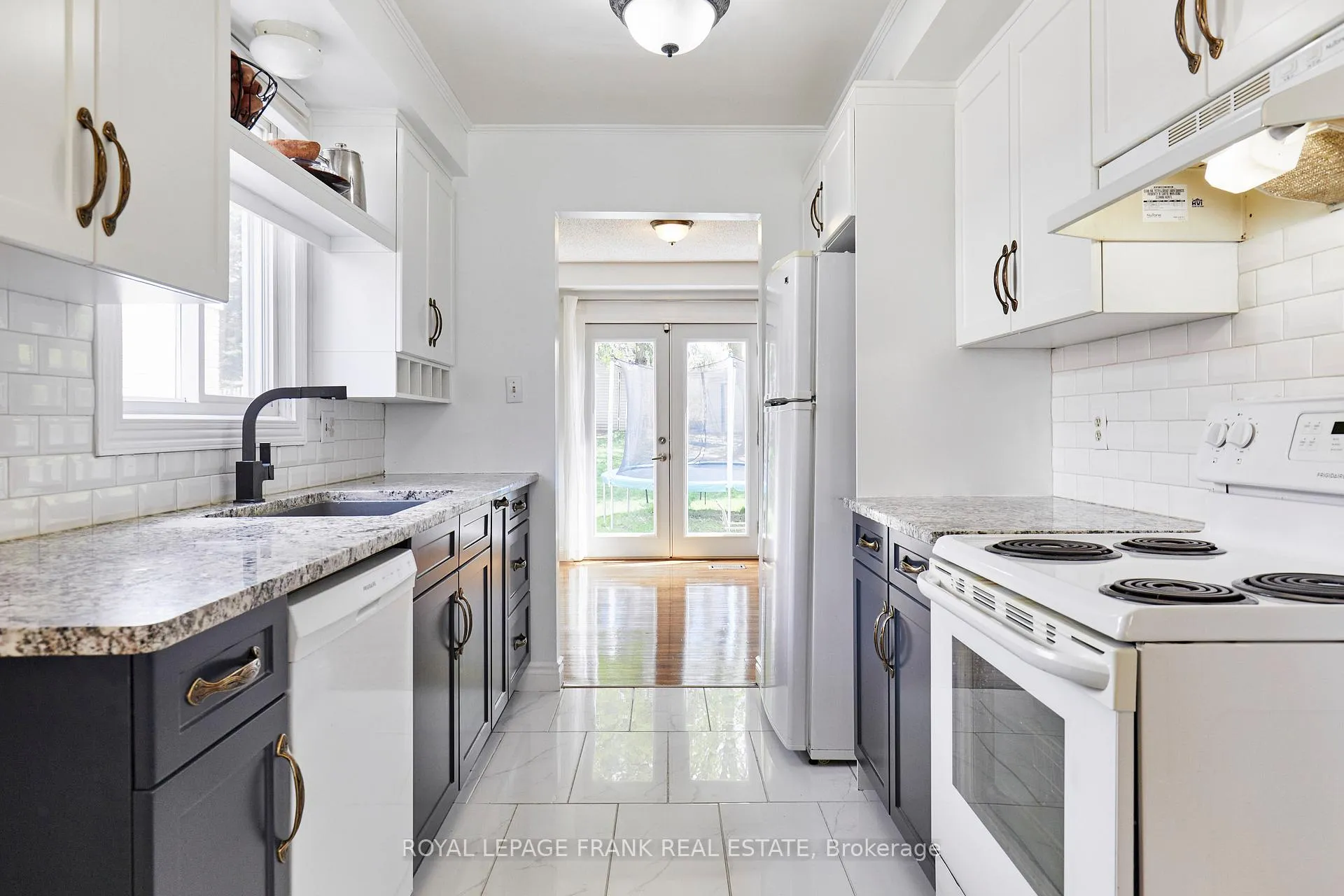Photo 8 of 33 Overbank Drive, Oshawa, McLaughlin — HOMEH