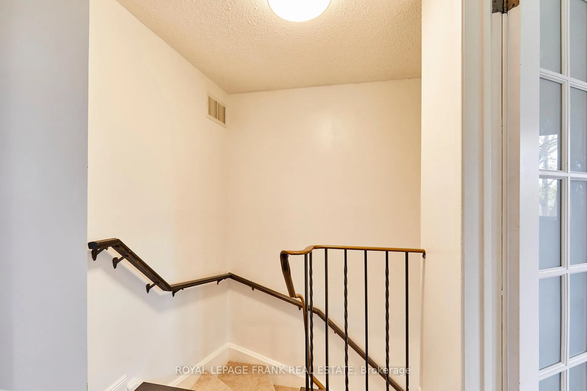 Photo 19 of 33 Overbank Drive, Oshawa, McLaughlin — HOMEH