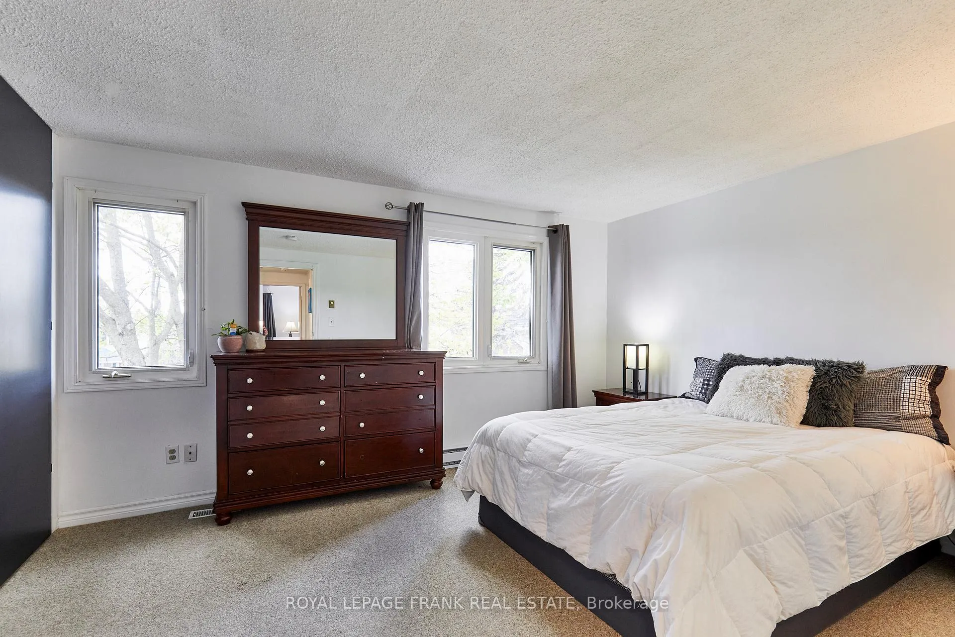 Photo 20 of 33 Overbank Drive, Oshawa, McLaughlin — HOMEH