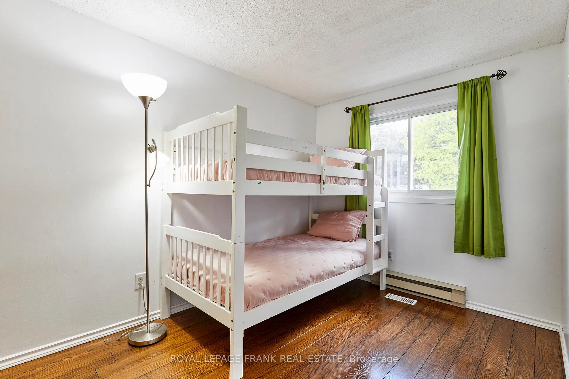 Photo 26 of 33 Overbank Drive, Oshawa, McLaughlin — HOMEH
