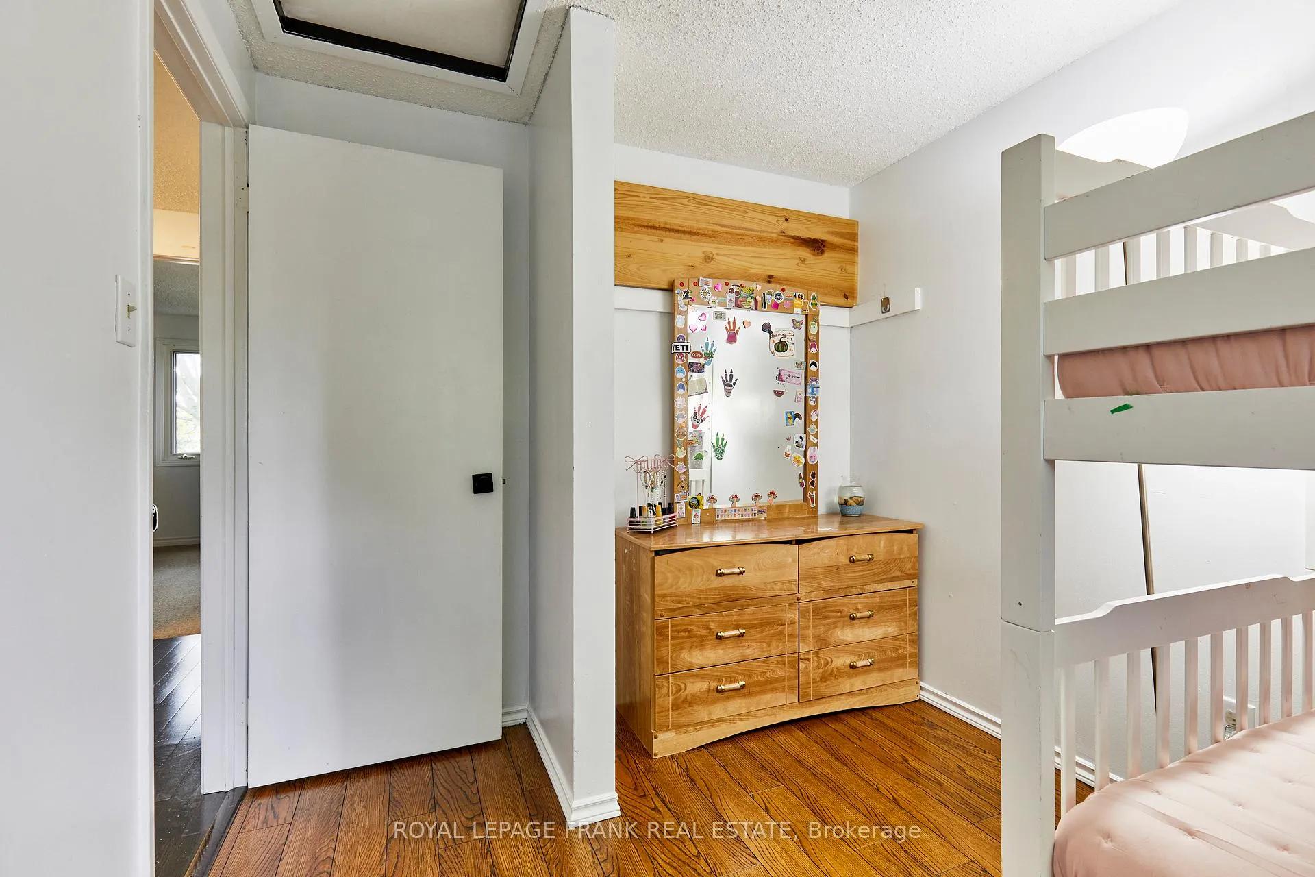 Photo 27 of 33 Overbank Drive, Oshawa, McLaughlin — HOMEH