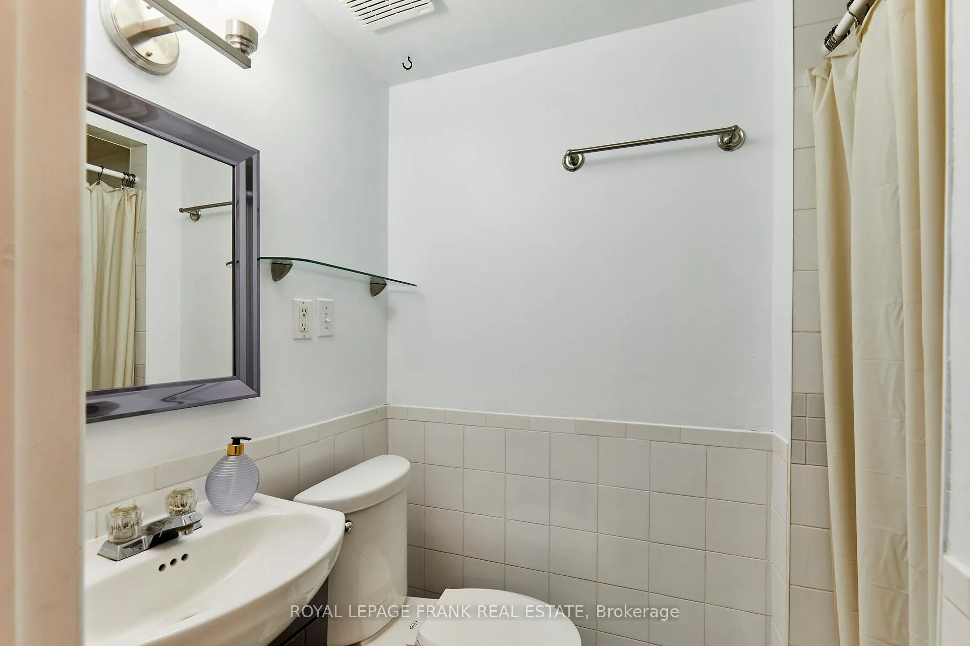 Photo 30 of 33 Overbank Drive, Oshawa, McLaughlin — HOMEH
