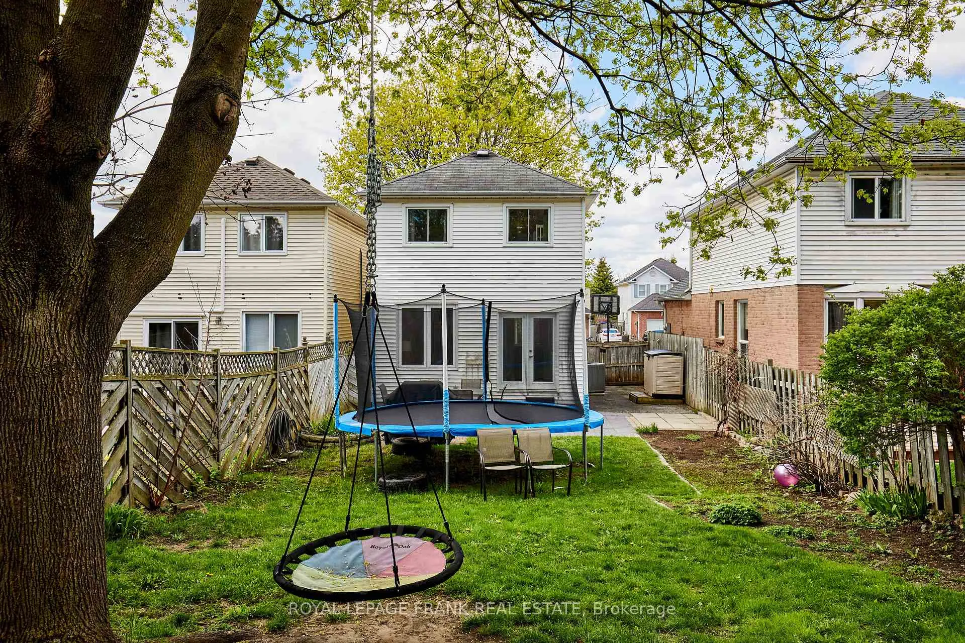 Photo 31 of 33 Overbank Drive, Oshawa, McLaughlin — HOMEH